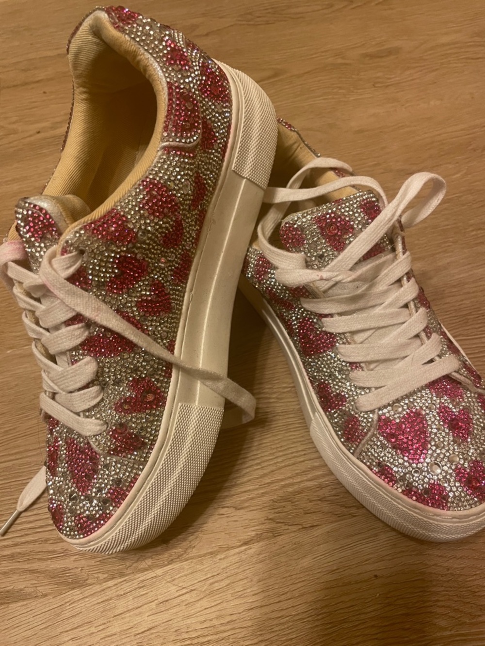 Betsey Johnson Fushia Crystal Heart Lace-Up Sneakers  Like New size 6